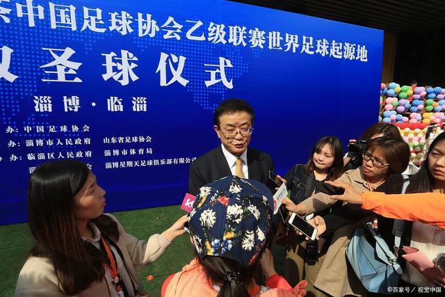 猛龙赛季首战致敬前星伦纳德 T恤装点主场